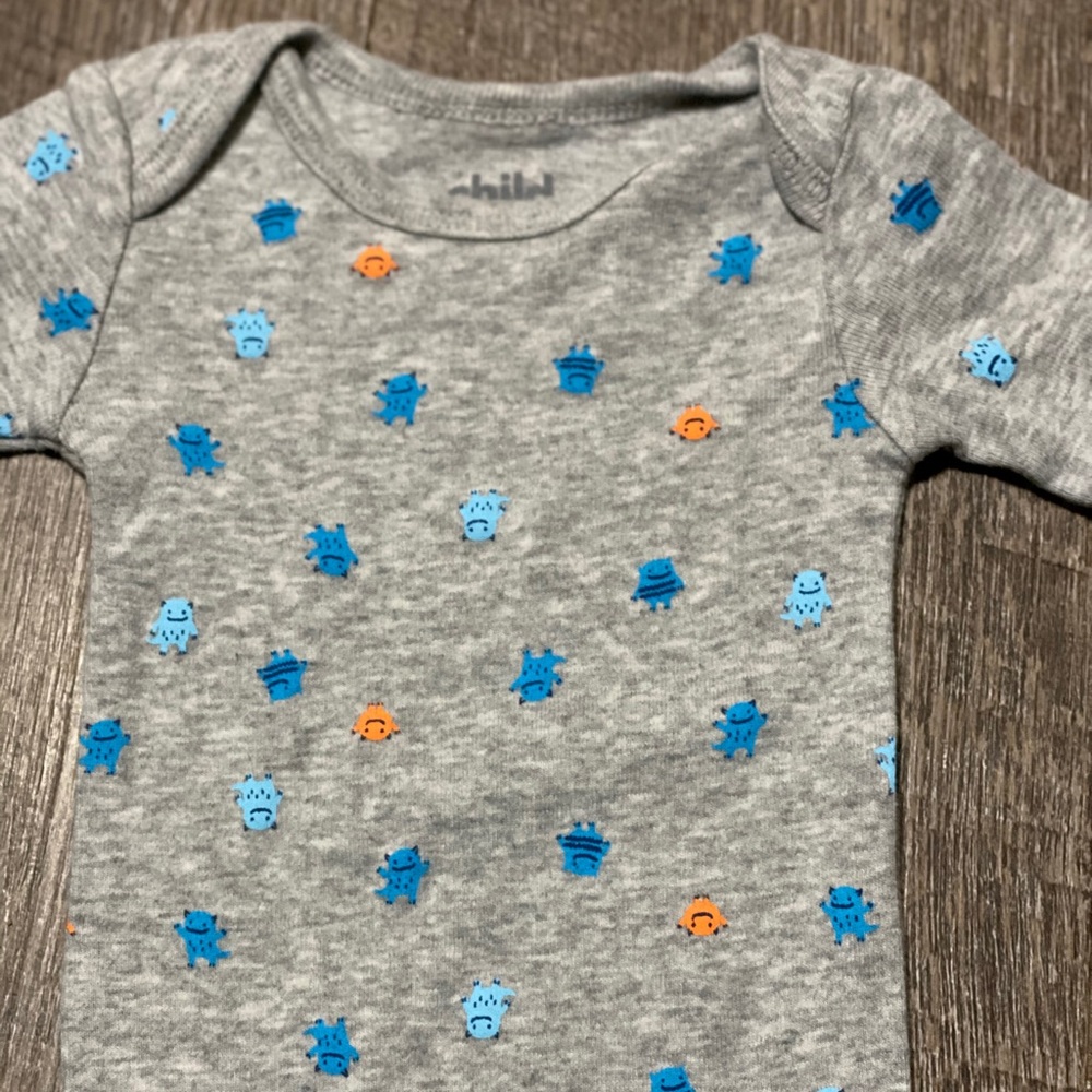 SOLD Two Carter’s baby boy onesie NB - Picture 2 of 8